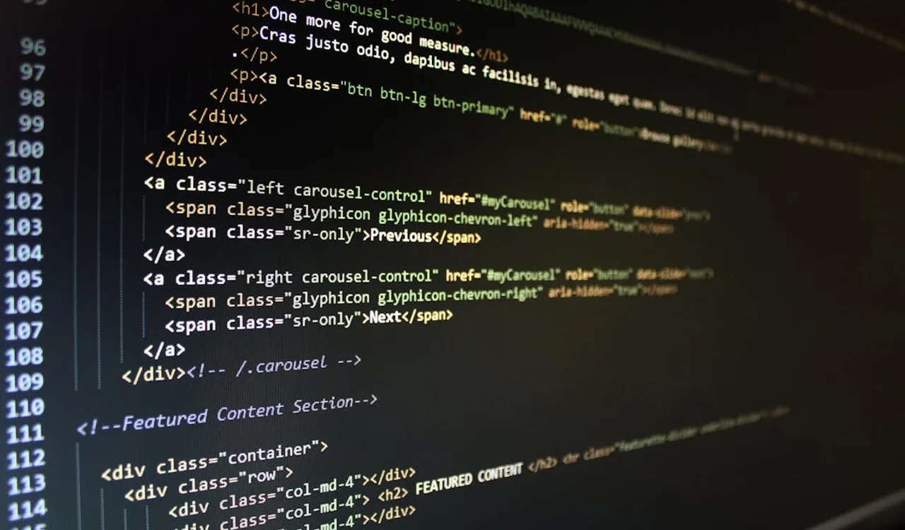 CSS @container rule with min-width query in a code editor