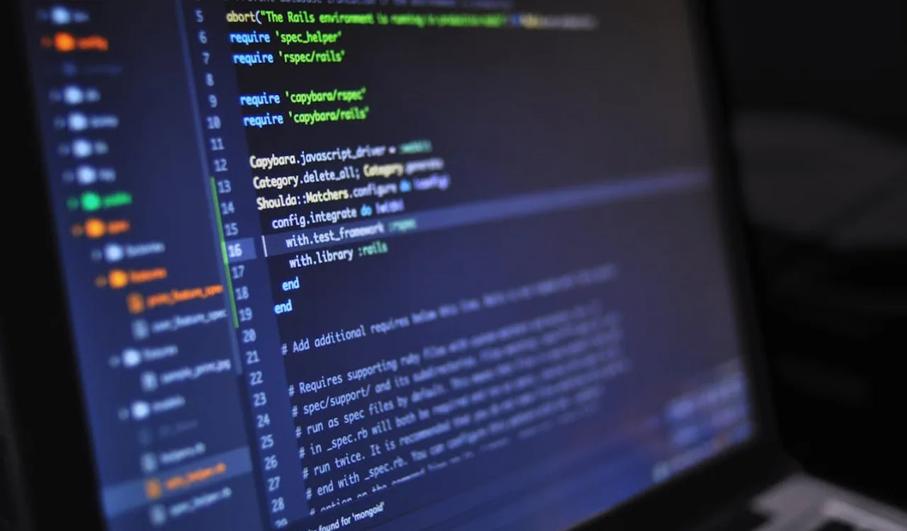 TypeScript generic type constraint code in a VS Code editor